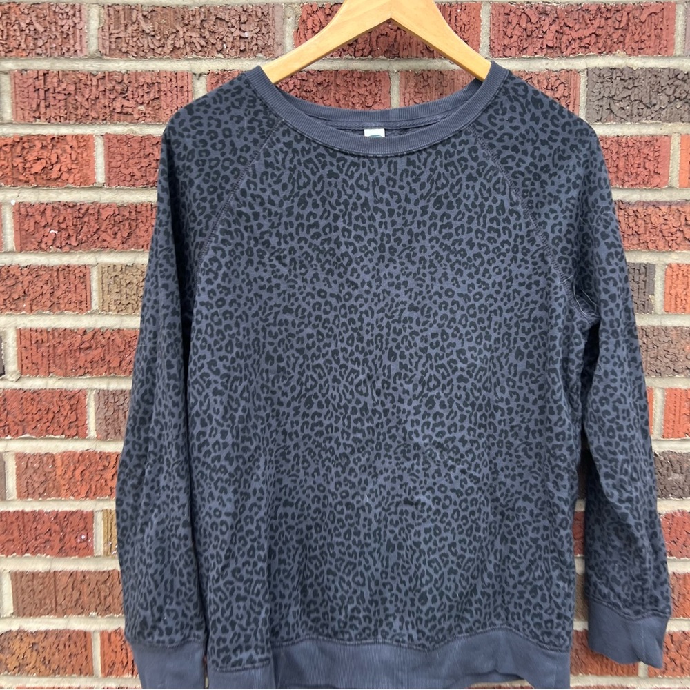 Old Navy Gray and Black Cheetah Print Speckled Pullover Sweatshirt - Picture 2 of 3